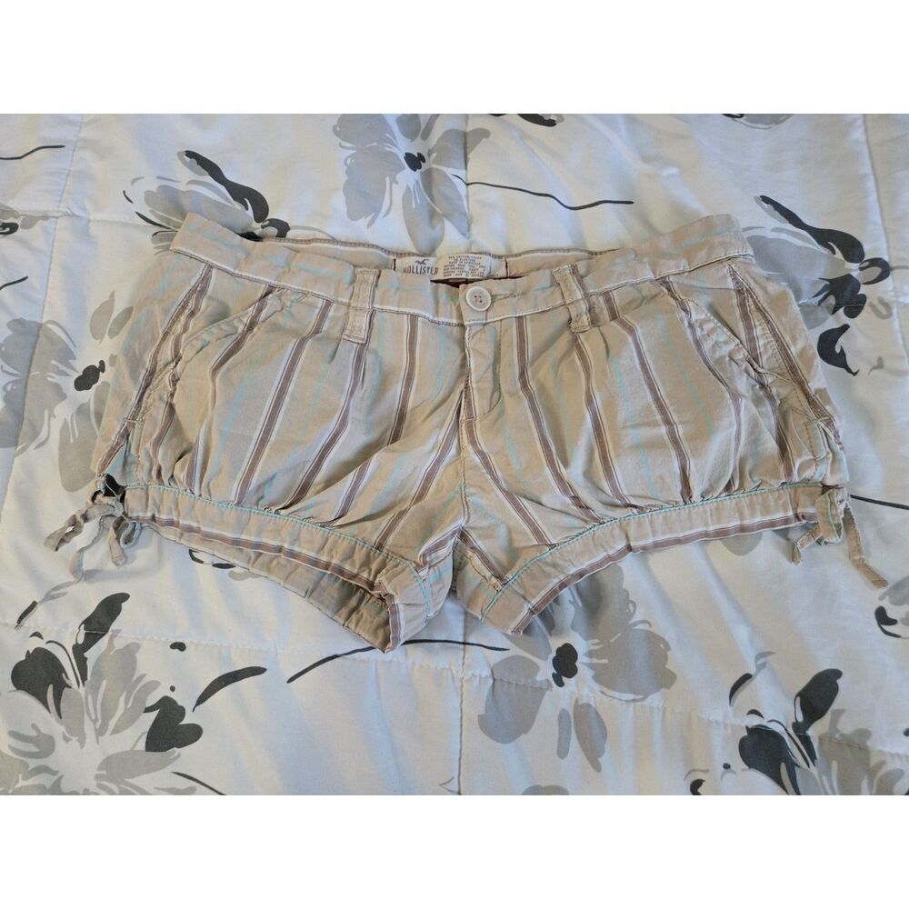 Hollister Women’s Size 3 Striped Khaki Shorts Cotton Stretch Cuffed Y2K Style